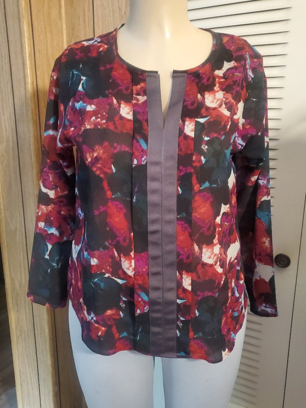 SIMPLY VERA BY VERA WANG LONG SLEEVE FLORAL BLOUSE